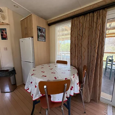 Montdou'gite Luxussátor